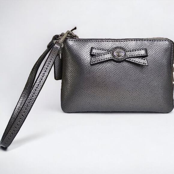 Coach Turnlock‎ Bow Corner Zip Wristlet Gunmetal Silver Patent Leather - Picture 1 of 11